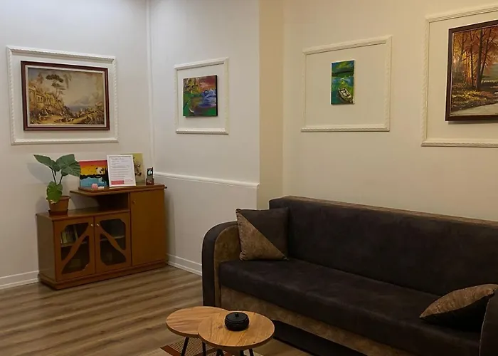 With A View פוגרדץ